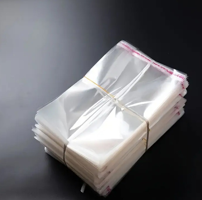 250 adet. 22 x 35 x 4 cm kendinden yapışkanlı, şeffaf plastik poşet.