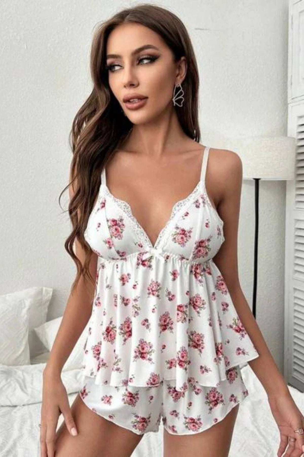 Pyjama-Set mit Blumenmuster und Spitze. 7536