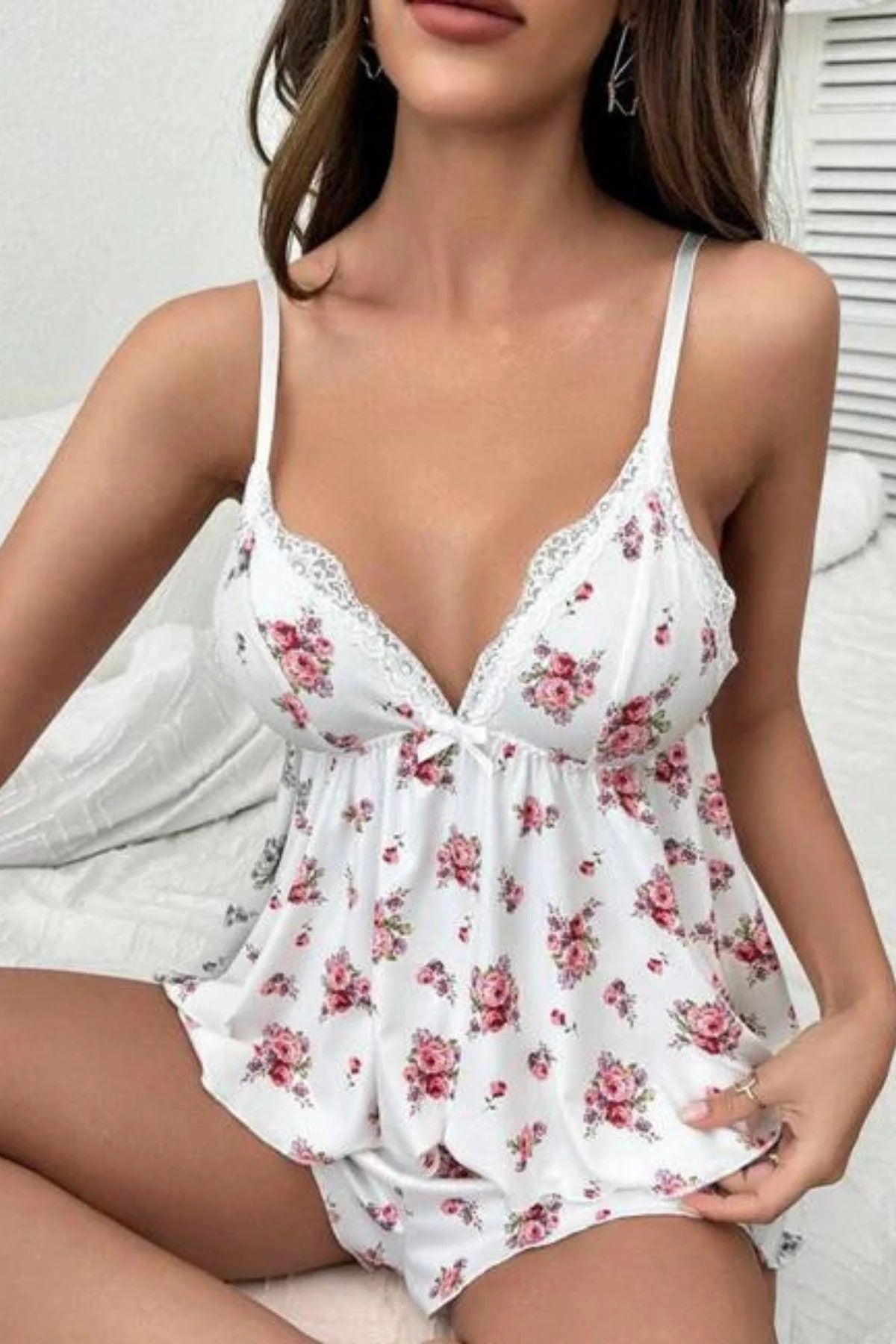 Pyjama-Set mit Blumenmuster und Spitze. 7536