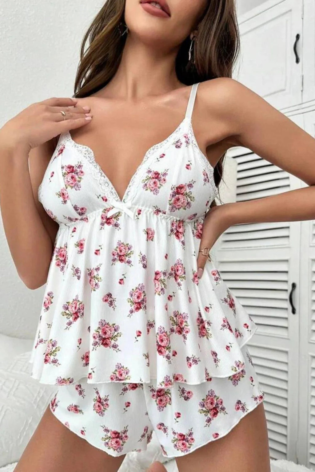 Pyjama-Set mit Blumenmuster und Spitze. 7536