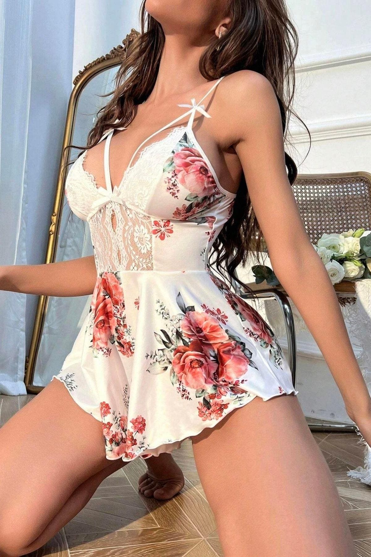 Weißer Jumpsuit mit Blumenmuster -15099
